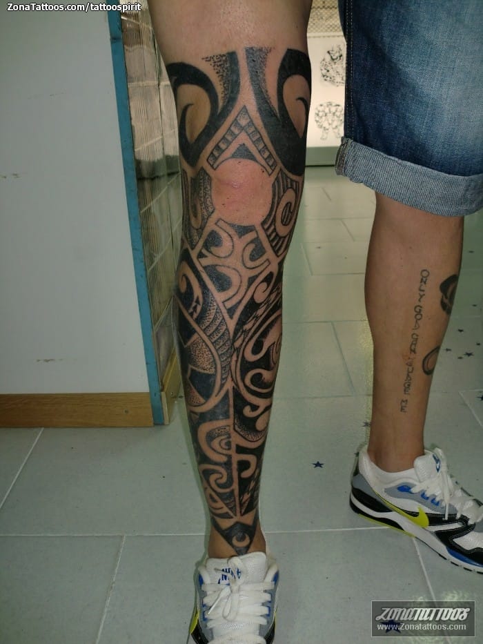 Tattoo photo Maori, Leg