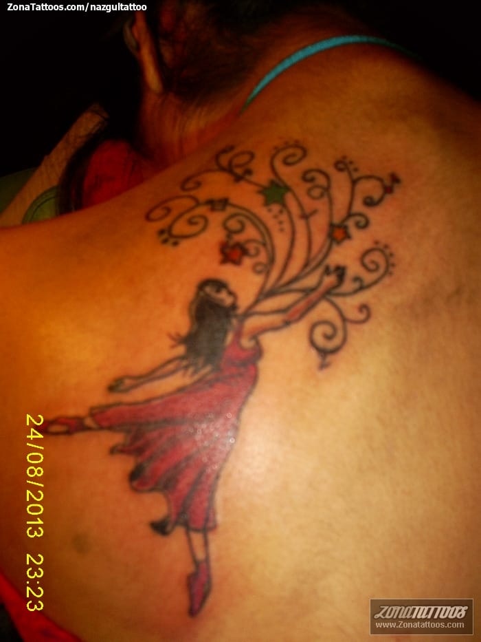 Foto de tatuaje Bailarinas, Omóplato
