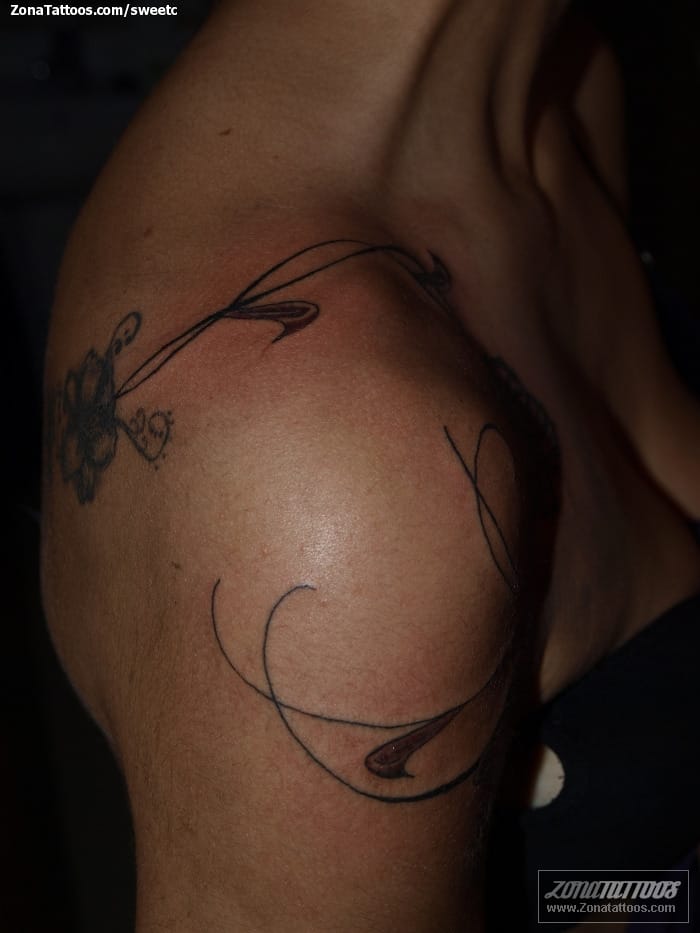 Tattoo photo Vines, Shoulder