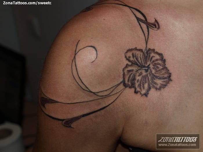 Foto de tatuaje Flores, Hombro, Enredaderas