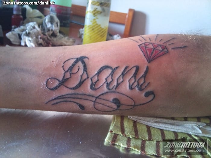 Foto de tatuaje Daniel, Diamantes, Nombres