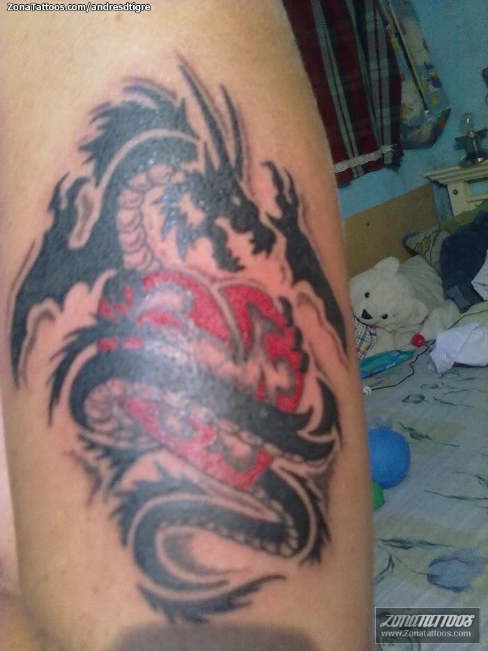 Foto de tatuaje Dragones, Corazones