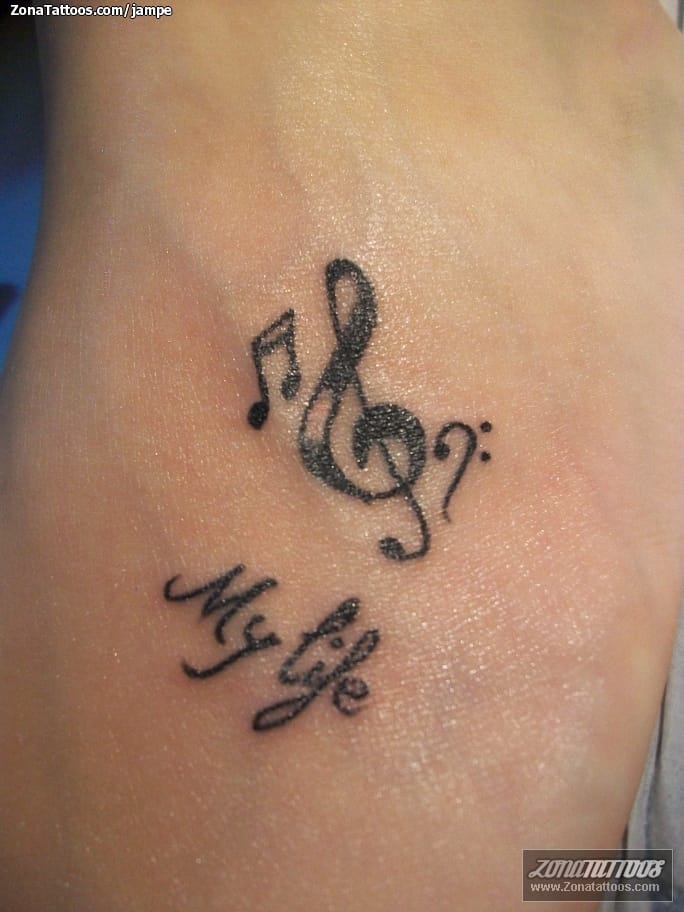 Foto de tatuaje Notas Musicales, Música, Letras