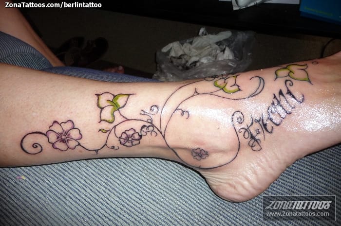 20 Beautiful Ankle Bracelet Tattoos for Women  Moms Got the Stuff