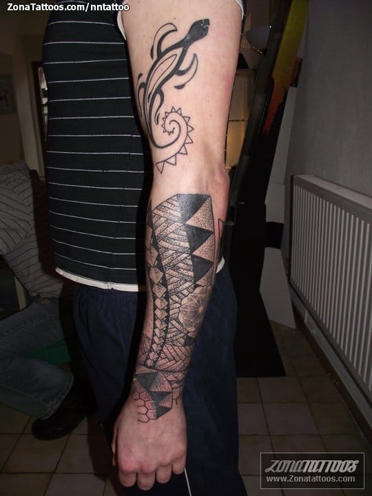 Tattoo photo Maori, Pointillism, Lizards