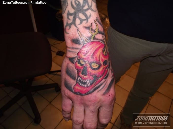 Tattoo photo Skulls, Hand