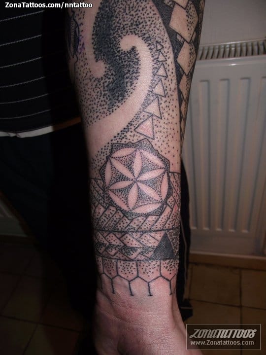 Tattoo photo Pointillism, Cover Up