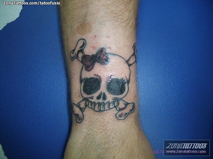 Tattoo photo Skulls, Ribbons