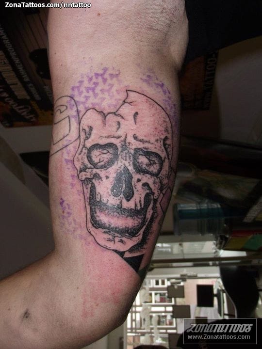 Tattoo photo Pointillism, Skulls