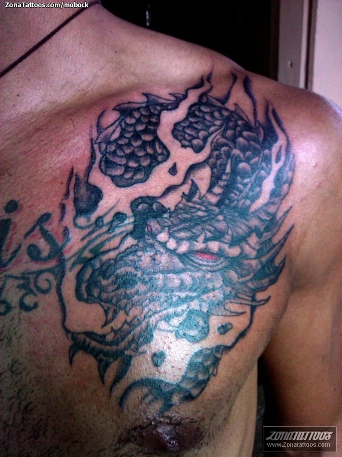 Foto de tatuaje Pecho, Dragones, Fantasía