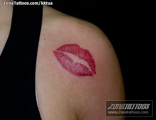 Tattoo photo Shoulder, Kisses