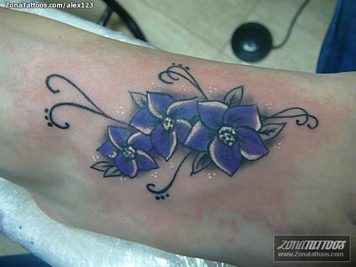 Foto de tatuaje Flores, Empeine