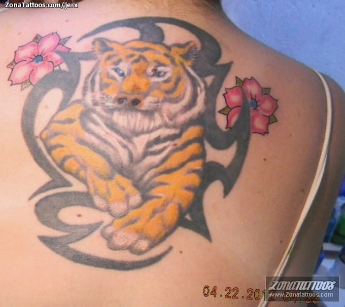 Foto de tatuaje Tigres, Tribales, Flores