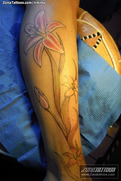 Foto de tatuaje Flores, Pierna