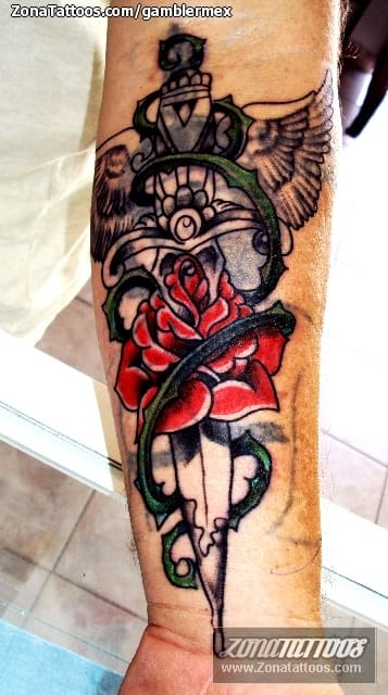 Tattoo photo Old School, Daggers, Roses