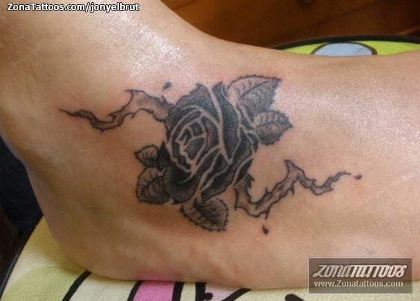 Tattoo photo Flowers, Roses, Instep