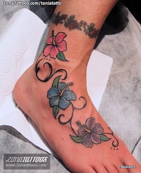 Foto de tatuaje Flores, Empeine