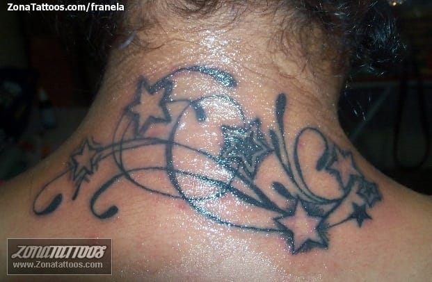 Foto de tatuaje Nuca, Estrellas, Filigranas