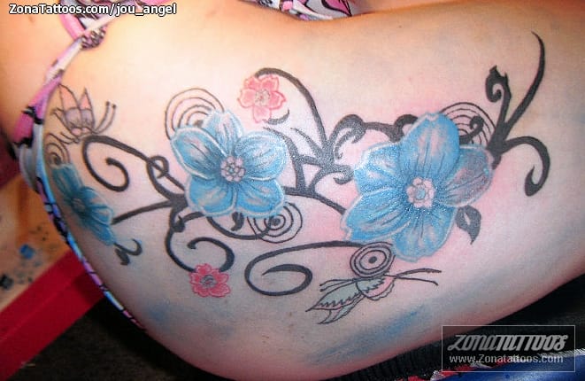 Foto de tatuaje Flores, Filigranas