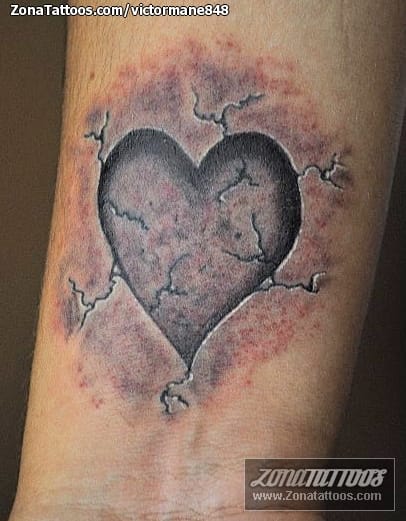 Tatuaje de Corazones, Grietas