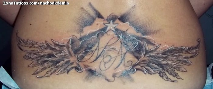 Foto de tatuaje Alas, Iniciales, Nubes