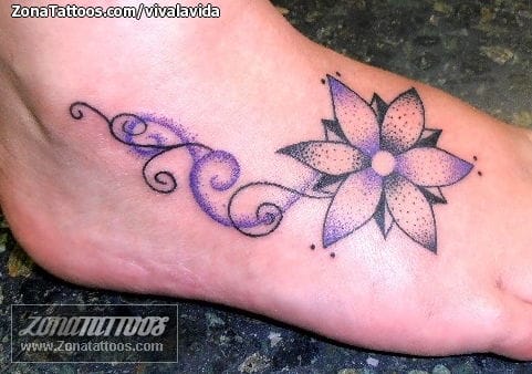 Foto de tatuaje Flores, Puntillismo, Empeine