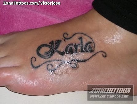 Foto de tatuaje Letras, Empeine