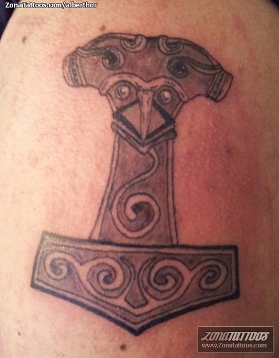 Tattoo of Mjölnir, Celtic