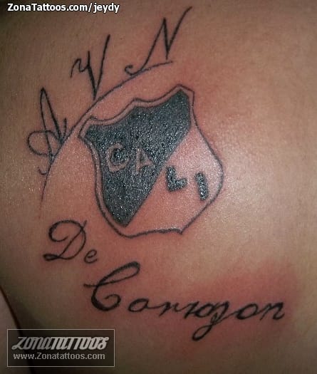 Foto de tatuaje Escudos, Letras