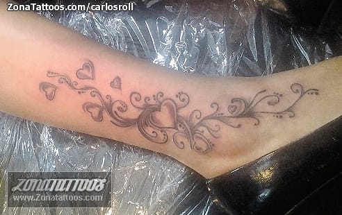 Foto de tatuaje Corazones, Filigranas, Tobillo