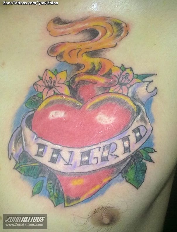 Foto de tatuaje Corazones, Nombres, Pecho