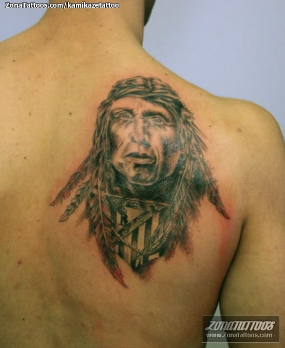 Foto de tatuaje Indios, Escudos, Omóplato