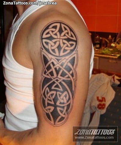 celtic knot shoulder tattoo