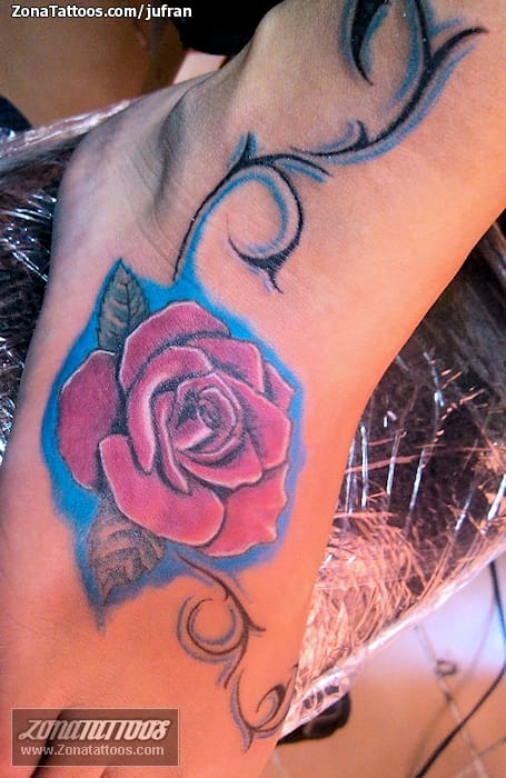 Foto de tatuaje Rosas, Flores, Empeine