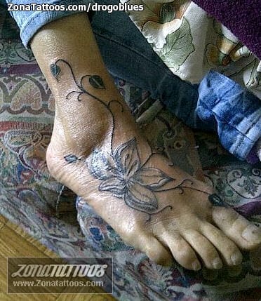 Foto de tatuaje Flores, Empeine