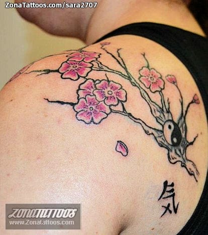 Foto de tatuaje Flores, Cerezos, Hombro