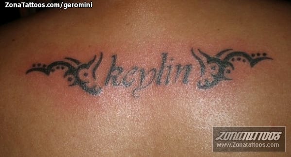 Foto de tatuaje Nombres, Letras, Tribales