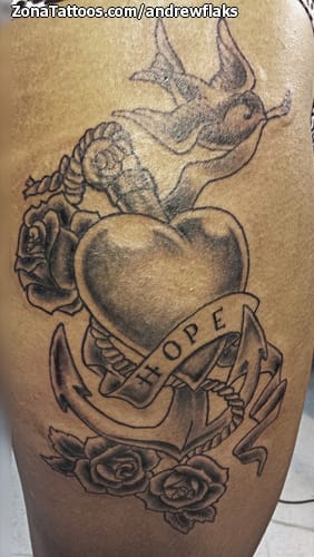 Foto de tatuaje Old School, Corazones, Anclas