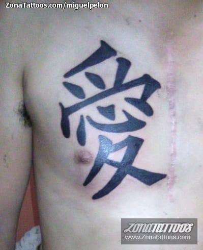 Foto de tatuaje Kanjis, Pecho