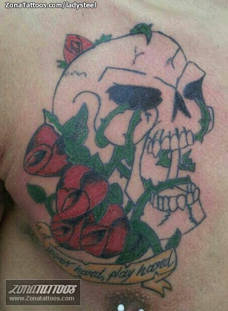 Foto de tatuaje Pecho, Calaveras, Rosas