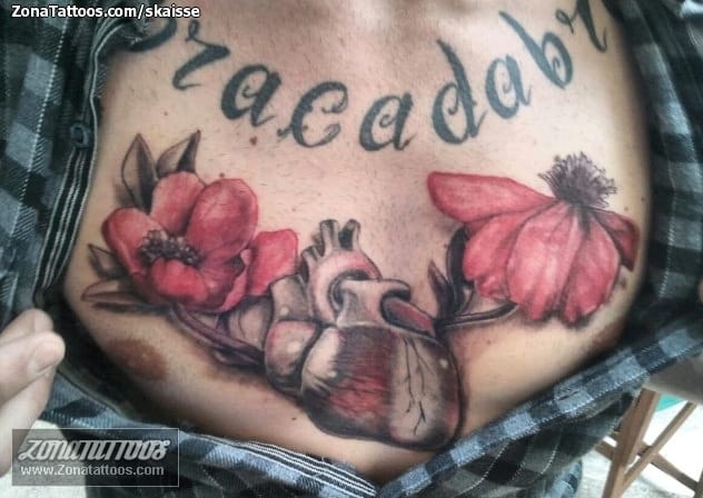 Foto de tatuaje Corazones, Flores, Pecho