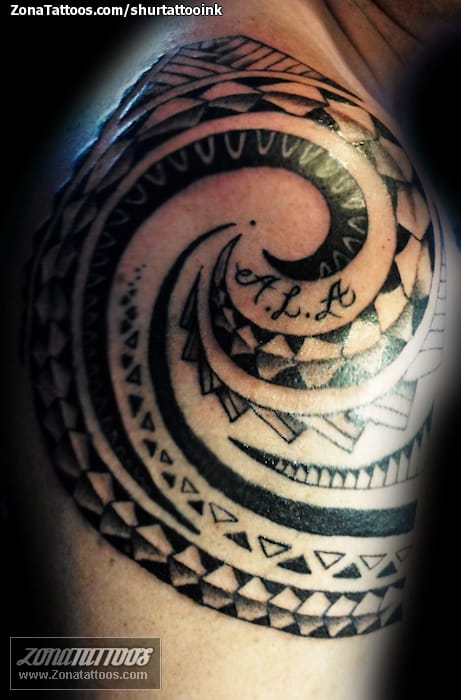 Tattoo photo Maori, Spirals, Shoulder