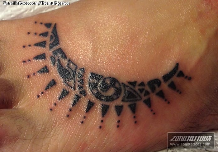 Tattoo photo Maori, Instep