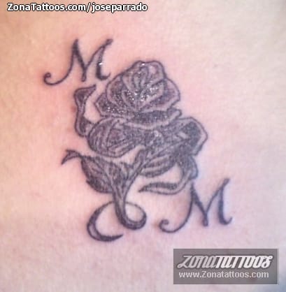 Foto de tatuaje Flores, Rosas, Iniciales