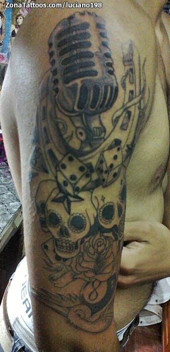 Foto de tatuaje Sugar Skull, Dados, Micrófonos