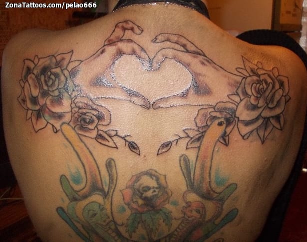 Foto de tatuaje Manos, Rosas, Espalda