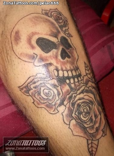 Foto de tatuaje Calaveras, Rosas, Flores