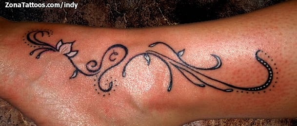 Tattoo of Flourish, Ankle