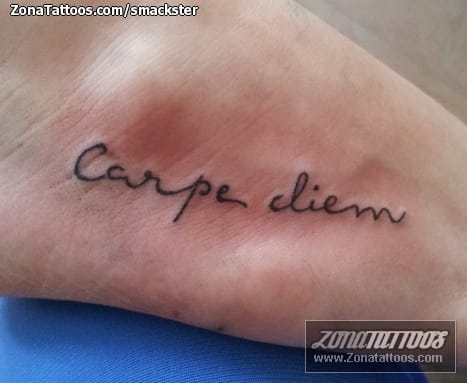 Foto de tatuaje Carpe Diem, Letras, Empeine