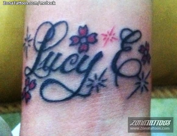 Foto de tatuaje Nombres, Flores, Letras